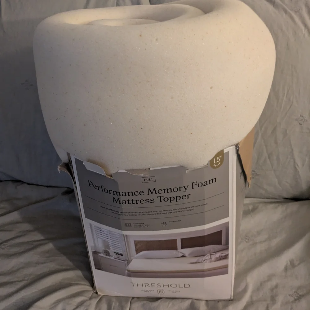 Threshold 1.5 In Mattress Topper Brand New.